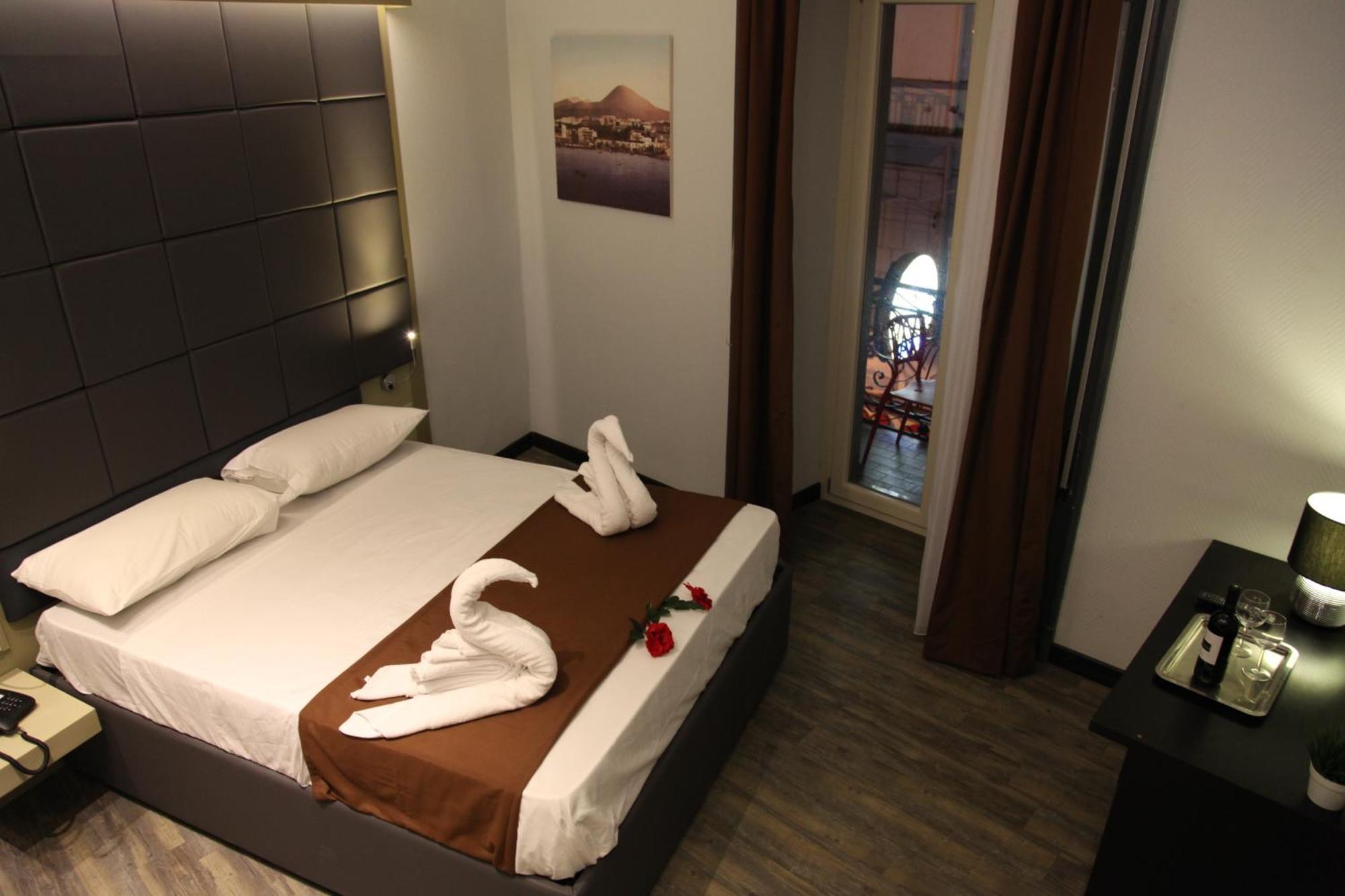 Dolce Vita Rooms Неаполь Екстер'єр фото