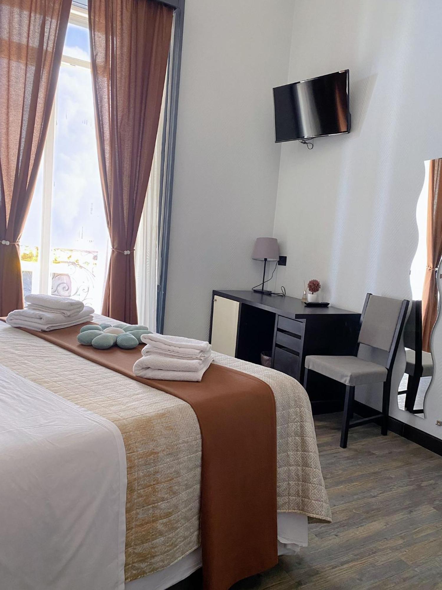 Dolce Vita Rooms Неаполь Екстер'єр фото