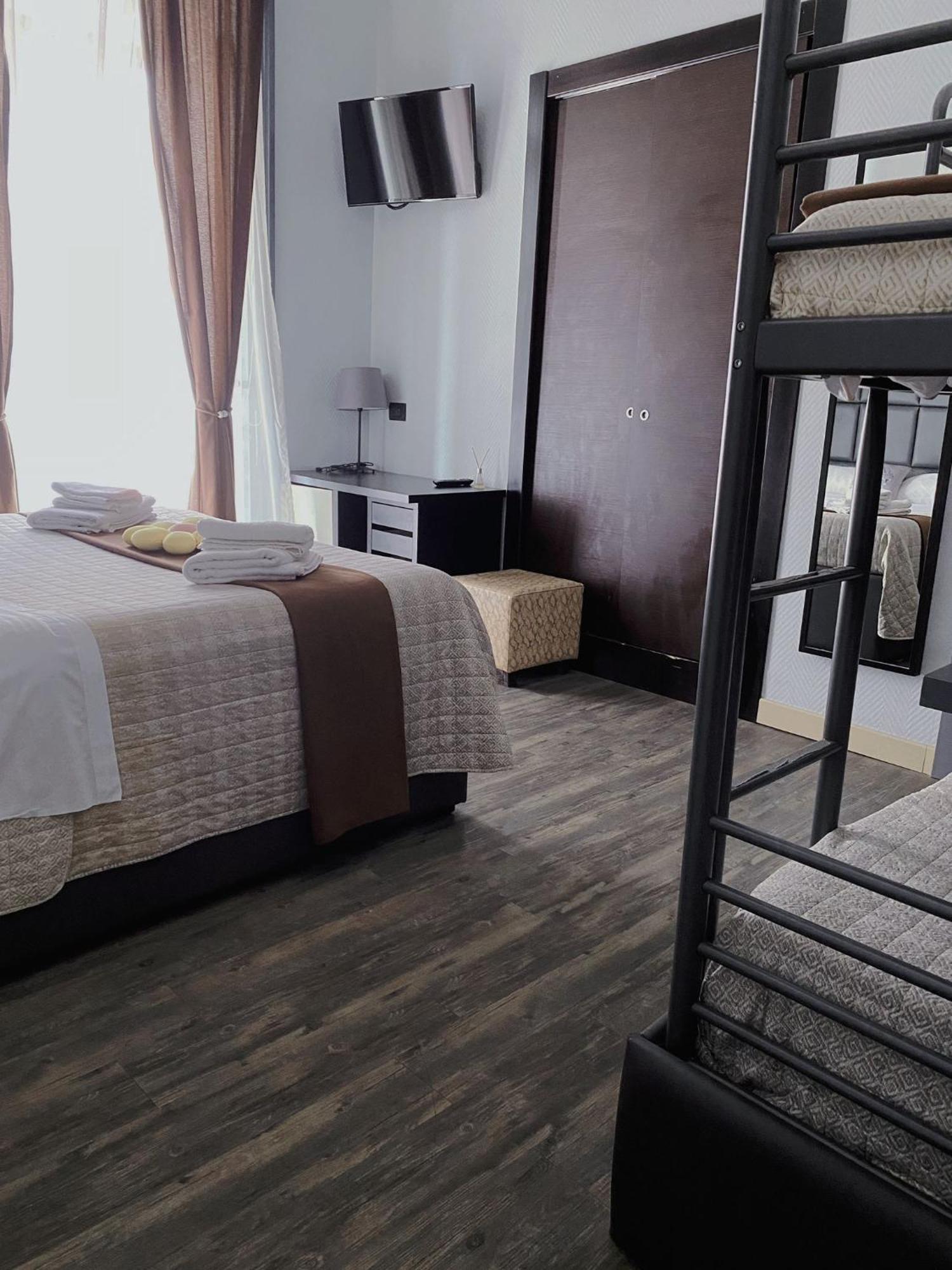 Dolce Vita Rooms Неаполь Екстер'єр фото