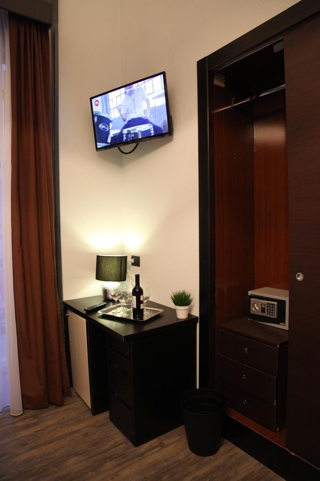 Dolce Vita Rooms Неаполь Екстер'єр фото