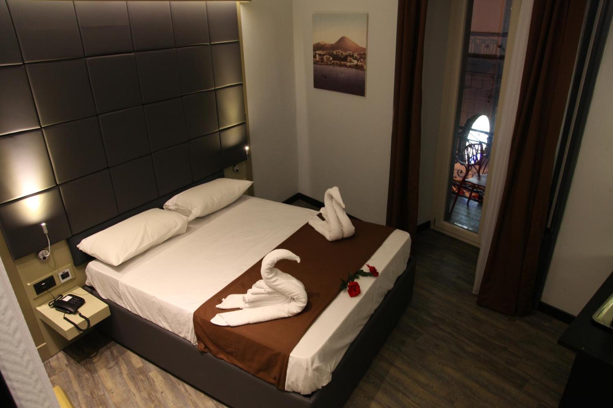 Dolce Vita Rooms Неаполь Екстер'єр фото