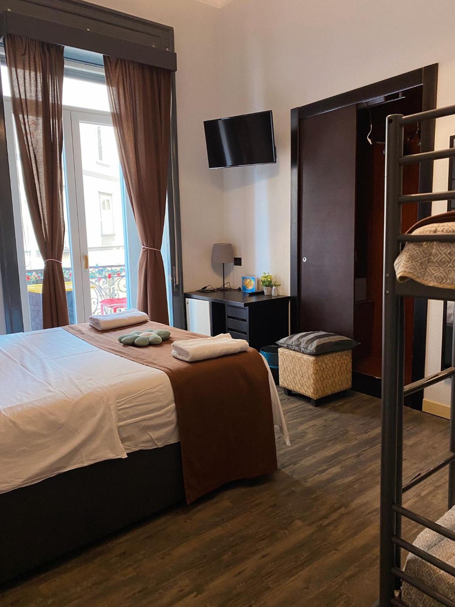 Dolce Vita Rooms Неаполь Екстер'єр фото